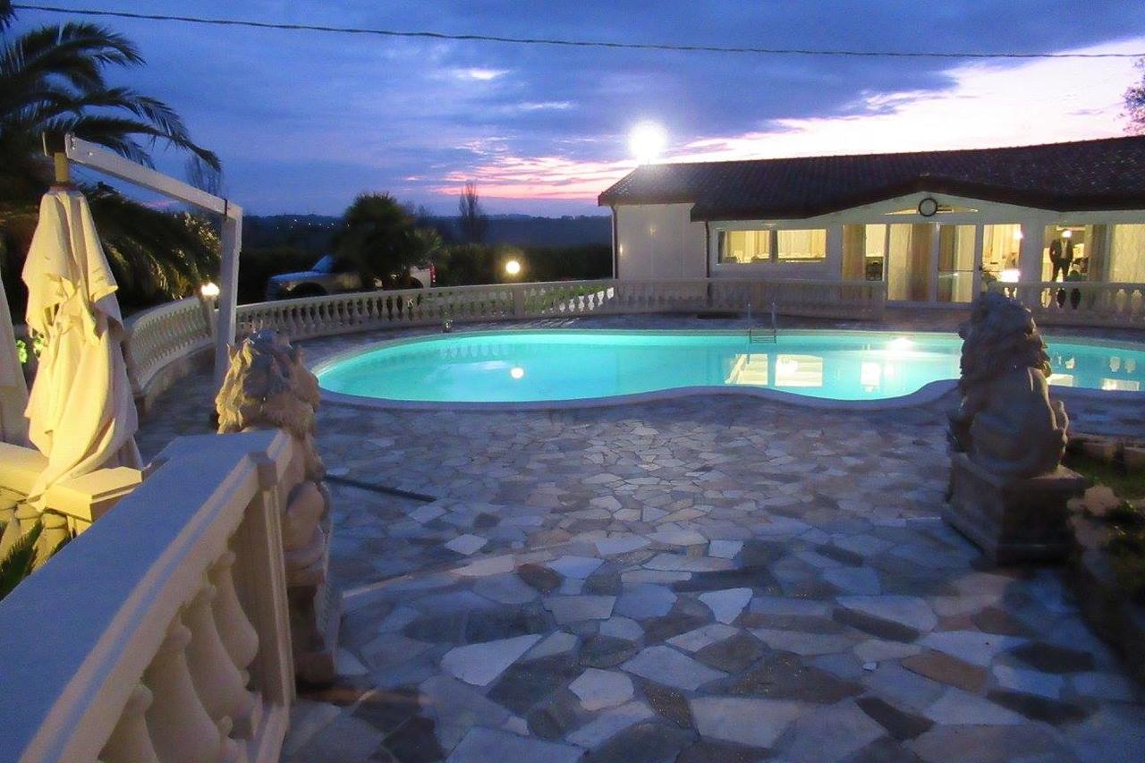 Country House Resort Villa Giardino Degli Eventi Fano Eksteriør billede
